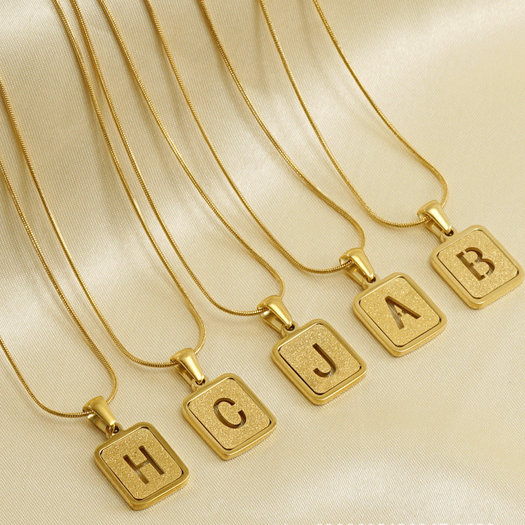 Personalized 18K Titanium Steel Letter Pendant Necklace Elegant Snake Bone Chain Sandblasted Finish Fashion Accessory