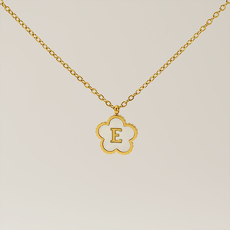 Titanium Steel Five-Petal Flower 18K 26-Letter Shell Pendant Necklace Personalized Initial A B C D Jewelry