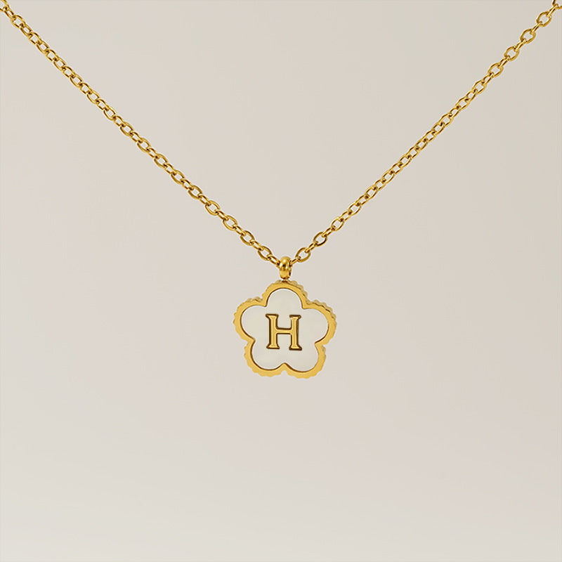 Titanium Steel Five-Petal Flower 18K 26-Letter Shell Pendant Necklace Personalized Initial A B C D Jewelry