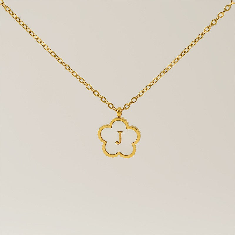 Titanium Steel Five-Petal Flower 18K 26-Letter Shell Pendant Necklace Personalized Initial A B C D Jewelry