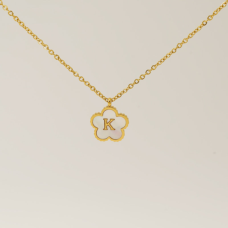 Titanium Steel Five-Petal Flower 18K 26-Letter Shell Pendant Necklace Personalized Initial A B C D Jewelry