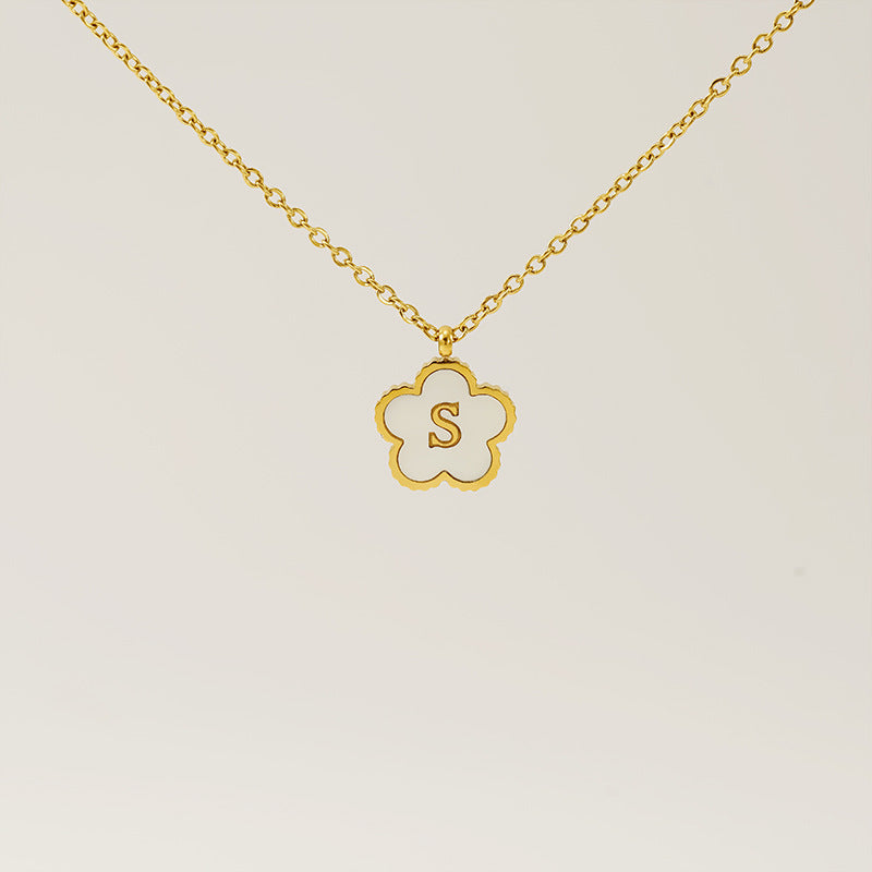 Titanium Steel Five-Petal Flower 18K 26-Letter Shell Pendant Necklace Personalized Initial A B C D Jewelry