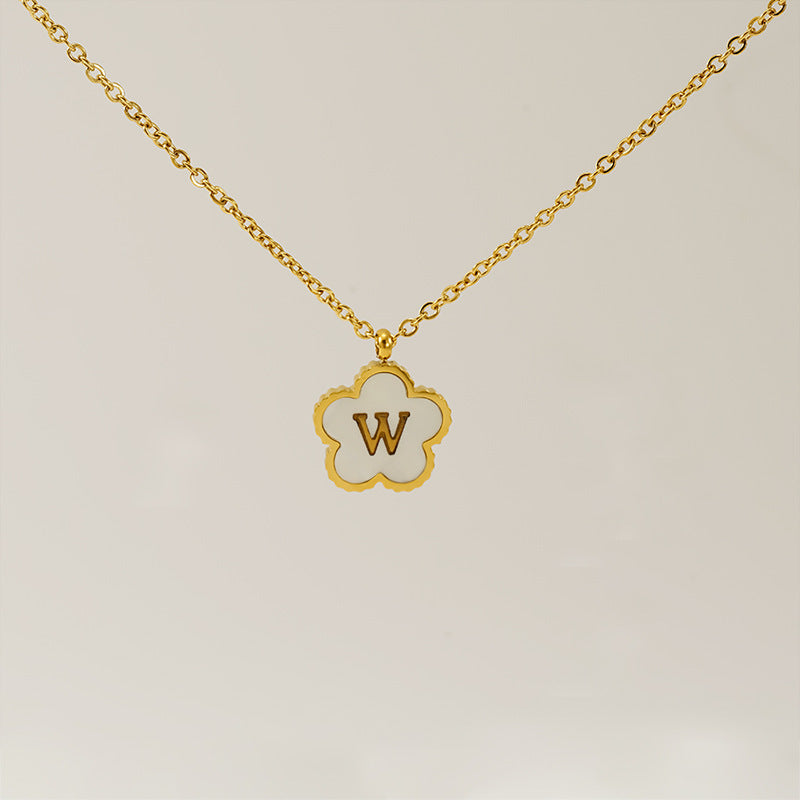 Titanium Steel Five-Petal Flower 18K 26-Letter Shell Pendant Necklace Personalized Initial A B C D Jewelry