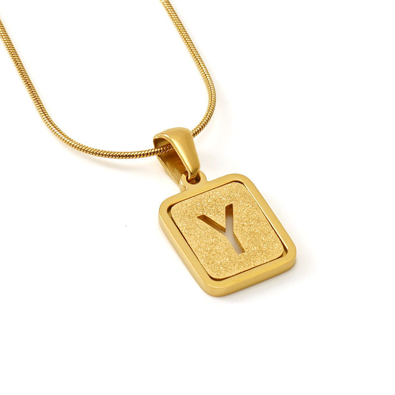 Personalized 18K Titanium Steel Letter Pendant Necklace Elegant Snake Bone Chain Sandblasted Finish Fashion Accessory