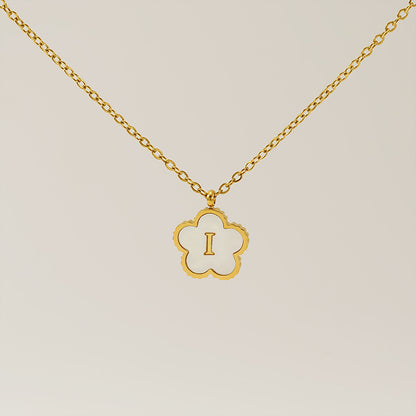 Titanium Steel Five-Petal Flower 18K 26-Letter Shell Pendant Necklace Personalized Initial A B C D Jewelry