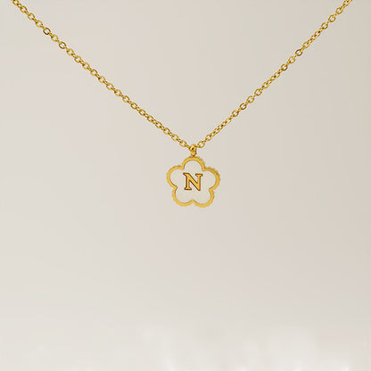 Titanium Steel Five-Petal Flower 18K 26-Letter Shell Pendant Necklace Personalized Initial A B C D Jewelry