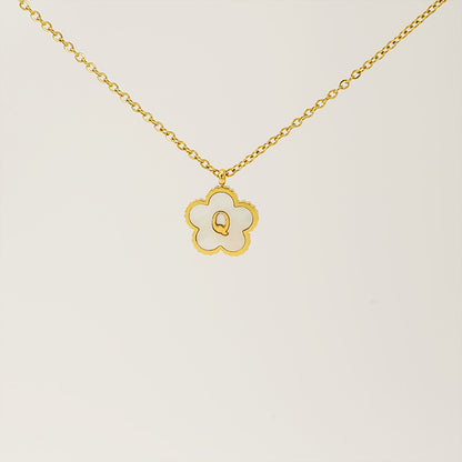 Titanium Steel Five-Petal Flower 18K 26-Letter Shell Pendant Necklace Personalized Initial A B C D Jewelry