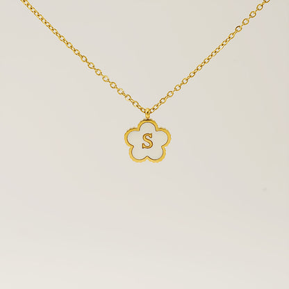 Titanium Steel Five-Petal Flower 18K 26-Letter Shell Pendant Necklace Personalized Initial A B C D Jewelry